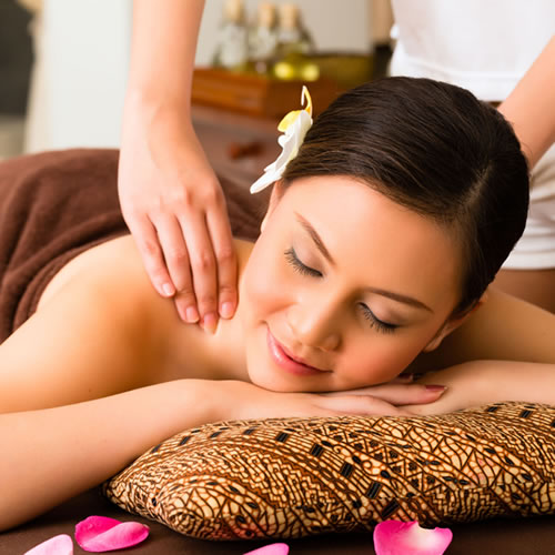 Pratica dei trattamenti di massaggio antistress cover